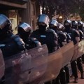 MUP: Uhapšene dve osobe zbog sumnje da su napali policiju ispred Filozofskog fakulteta u Novom Sadu
