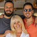 Nikola i Marko maminom pinđuru ne mogu da odole, paprike su savršeno pečene i sočne