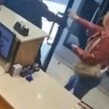 Herojski čin: Radnica sprečila pljačku u hotelu (video)