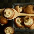 Vegetarijanski gulaš od sočiva i pečuraka