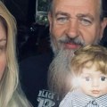 Купила "уклету лутку" и одмах зажалила: Тврди да њена породица пролази пакао, а највише страхује за дете