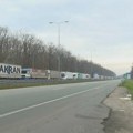 Kolona kamiona na Batrovcima duga 12 km: Prevoznici na granici čekaju i po 15 sati, jedan ostao bez hrane i vode