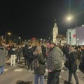 BLOG UŽIVO Novosađani blokirali raskrsnicu kod Srpskog narodnog pozorišta: Policija i dalje obezbeđuje skup SNS pristalica…