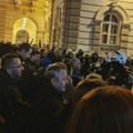 BLOG UŽIVO Dupli kordon policije razdvaja dva skupa u Novom Sadu: Studenti i građani na Trgu slobode, pristalice vlasti ispred…