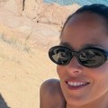 Skinula se Ana Ivanović i sve je stalo: Bivša teniserka uživa van Srbije, a zbog njenog izdanja u belom bikiniju pršte…