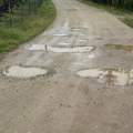 Kragujevačko naselje gde mir nema cenu, ali je asfalt i u 2026. godini misaona imenica (FOTO/VIDEO)
