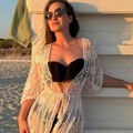 Skinula se Jelena Tomašević! Grmi u crnom bikiniju i izgleda nikad bolje: zbog kadrova sa plaže usijala mreže