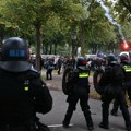 Policija intervenisala na protestu u Hagu: Demonstracije postale nasilne, na ulicama vozila sa vodenim topovima