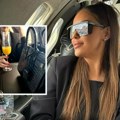 Sestra Rodić iznajmila privatni avion: Nazdravlja uz čašicu alkohola, dok uživa u "suvom luksuzu"