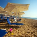 Četvorogodišnji dečak iz Srbije doživeo zastoj srca na moru u Grčkoj: Lekar na plaži mu odmah pritekao u pomoć