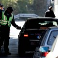 Presretnut sumnjivi kombi kod Šapca: Delovalo da prevozi suncobrane, a onda je oktriven "skriveni prtljag"