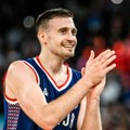 Drži je za stomak, a osmeh im ne silazi s lica: Aleksa Avramović podelio nežan trenutak sa suprugom