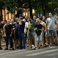 FOTO Bivši reprezentativac se suprotstavio studentima tokom protesta, bio je u prvim redovima SNS odbrane