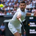 Kakav hit: Novak ni u toaletu nema mira! (video)