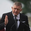 Европски социјалисти искључили странку Роберта Фица из чланства