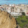 Ogromno klizište na Siciliji: Odvalilo se brdo i ostavilo grad na ivici provalije (FOTO/VIDEO)