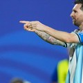 (Video) Neverovatan prizor u Argentini: Mesi dobio statuu višu od zgrade!