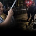 Huligani u Užicu došli sa strane , gađali kamenjim , povredili snimatelja i jednog policajca, decu koristili kao štit !