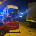 Lančani sudar kod "Rode": šleper naleteo na kolonu, troje povređeno