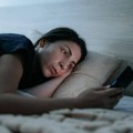 Šta se dešava sa mozgom kada odmah nakon buđenja uzmete telefon? Ovu naviku ima gotovo svako, a povećava stres
