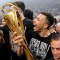 FOTO Najlepša priča Partizanove titule: Egzum tokom proslave saznao da će postati otac