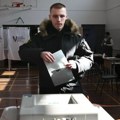 Boja po listićima, medved – glasač i Deda Mraz: Kako izgleda prvi izborni dan u Rusiji?