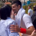 VIDEO Ko je devojka koja je poljubila Novaka pre meča: Bila je jedna od najatraktivnijih teniserki, pa na šokantan način…