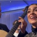 "Да продамо, Јано душо, само да играмо": Представница Јерменије пала у севдах пред полуфинале Евровизије па запевала на…