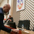 Skupština grada Beograda: Crvena farba prosuta po stolu predsedavajućeg i govornici