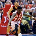 Karlik, Sterling i Isak stopama Kvinsija Milera