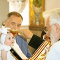 (Foto): Dodik kum na krštenju Bogdane Sredić “Ovo je veličanstven trenutak u životu svakog čoveka”