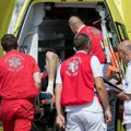 (Uznemirujuća fotografija) jeziva scena na hrvatskom primorju: Telo mrtve turistkinje Hitna pomoć izbacila iz vozila i…