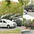 Pogledajte kako oklopna vozila i kamioni sa raketama paradiraju po beogradskom Ušću: Ovako će biti u narednih 9 dana VIDEO