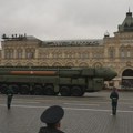 Putin kaže da će se Rusija pridržavati ograničenja nuklearnog naoružanja još godinu dana