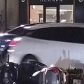 Oboren motociklista: Nesreća na uglu Francuske i Cara Dušana: Sa povređenom nogom prevežen sanitetom