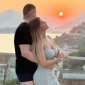 Mali Damjan pije kokos i igra se na plaži: Sloba i Jelena Radanović se sa decom baškare u Dubaiju, jedan trenutak sve nasmejao…