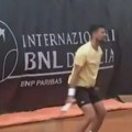 VIDEO Novak napravio nezapamćenu feštu u Rimu: Dirigovao masom, kamere snimile scene kakve ne mogu da se ponove