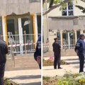 Стравичне сцене у Севастопољу: Срушио се балкон школе док су матуранти позирали за фотографију (видео)