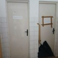 Deo toaleta u Gradskoj kući Prokuplje danima van upotrebe