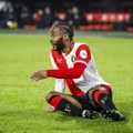 Sterling sve priznao