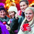 Zimska idila Božićni sajmovi u Evropi prilika za mali ali čarobni odmor: Lampice, zvončiči, kuvano vino i kobasice