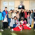 Ekonomska škola i Udruženje "Ternipe" posetili školu u Strelcu i uručili paketiće