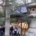 Kamera snimila užas u Japanu Betonska konstrukcija pala ljudima na glavu (uznemirujući video)