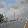 (VIDEO) Veliki požar kod gradske deponije u Novom Sadu, otežan pristup vatrogasnim vozilima zbog posete Makrona