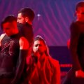 "Će gi icepimo, bre": Srbija nastupa večeras na Evroviziji, publika nestrpljivo čeka viralni scenu "brisanja patosa" i…