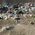Tabla jasno kaže ne, kamere sve vide! Ali nesavesni pojedinci i dalje ostavljaju kabasti otpad pored kontejnera: Komunalni…