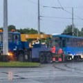 Sudarili se tramvaj i "mercedes", tri osobe ostale zaglavljene u smrskanom vozilu: Teška nesreća u Zagrebu