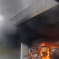 (Video) Drama na: Auto-putu kod Pećinaca Gori kamion, buktinja progutala kabinu vozača!