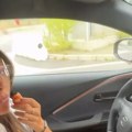 Nigde bez paradajza: Naša Glumica posle Marije Šerifović pokazala kako letuje: Na mestu suvozača - sir i povrće