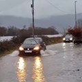 (Video) Kolaps u Crnoj Gori Poplavljene kuće i ugostiteljski objekti, mnogi putevi zatvoreni, počela evakuacija! Situacija je…